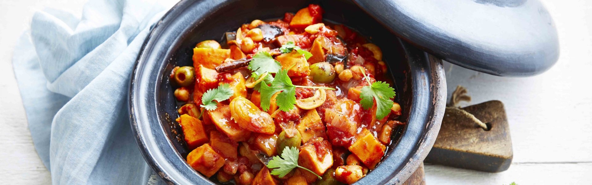 Tajine met zoete aardappel en abrikozen Tajine met zoete aardappel en abrikozen